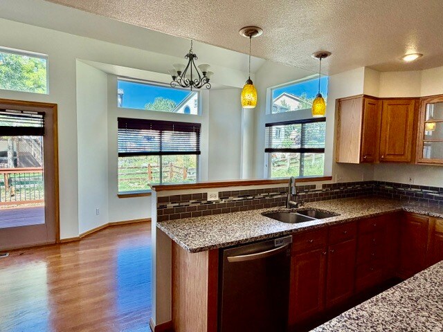 Building Photo - 1112 Meadow Oaks Dr