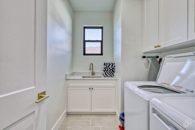 Building Photo - 2215 Amnesty Dr