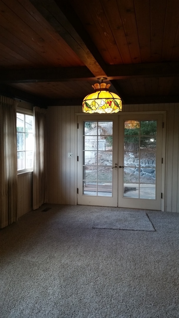 Building Photo - Occupied, do not disturb tenants. 1950's Craftsman 2br 2ba duplex on two levels, lawncare provide...