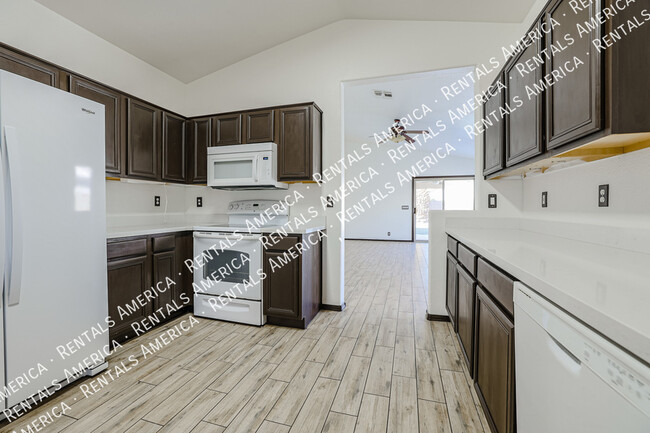 Building Photo - 9316 W Cinnabar Ave