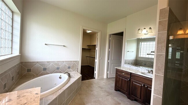 Building Photo - 4802 Fairford Dr
