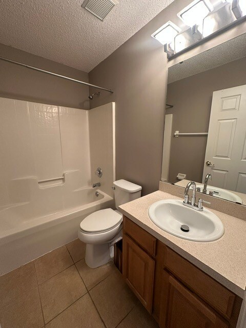 Building Photo - Spacious 4 Bedroom Home With Upstairs Private Suite And 2 Car Garage