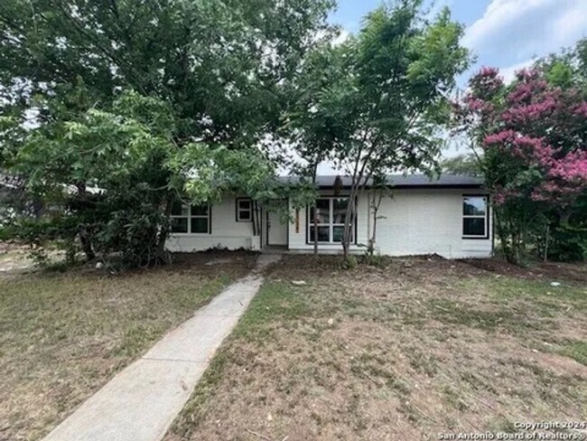 Building Photo - Charming 3-Bedroom Home in Wilshire Neighb...