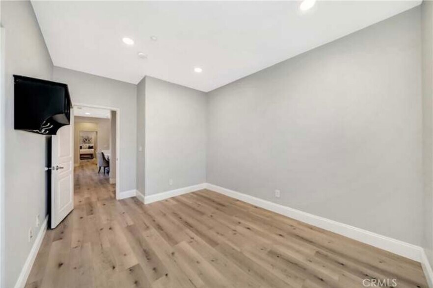 Building Photo - 16 Shelburne St