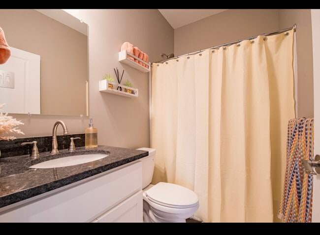 Building Photo - 10 Percy Dr