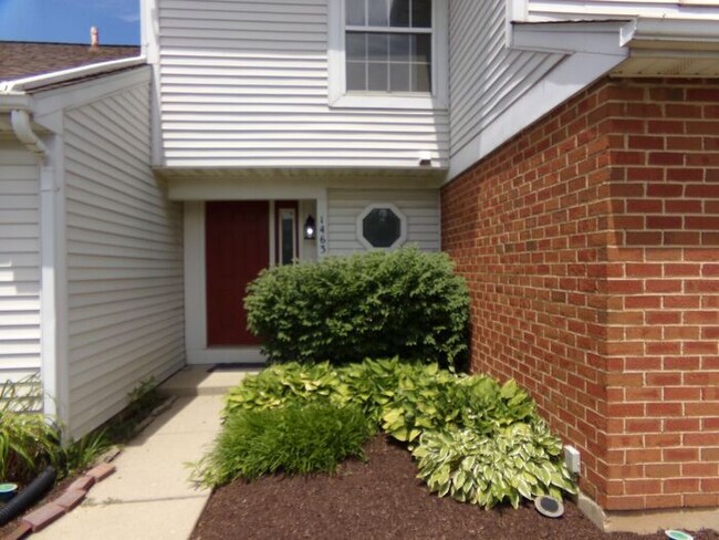 Building Photo - Great Fairborn Location 2 Bed 1.5 Bath Condo