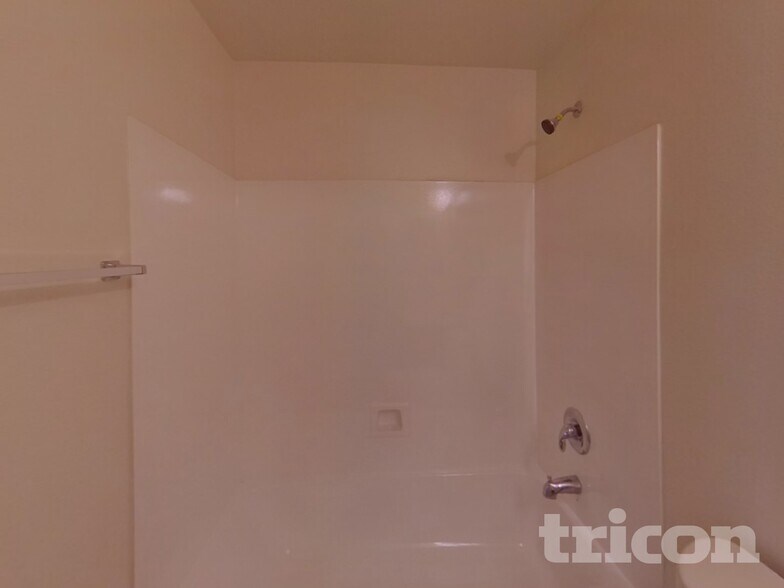 Building Photo - 8405 S 50th Ln