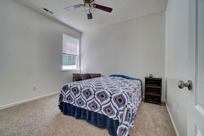 Building Photo - 3040 Kempton Park Rd