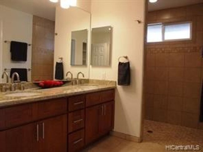 Building Photo - Mililani - 4bdrm/2bath with attached garag...