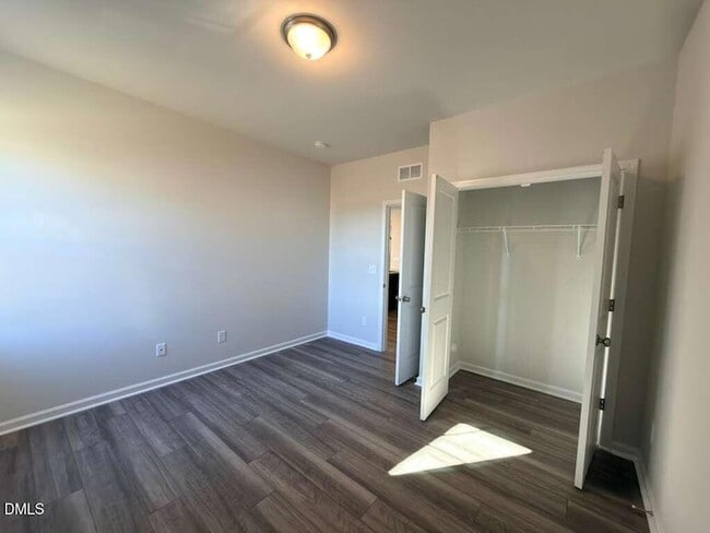 Building Photo - 2007 English Saddle Ln