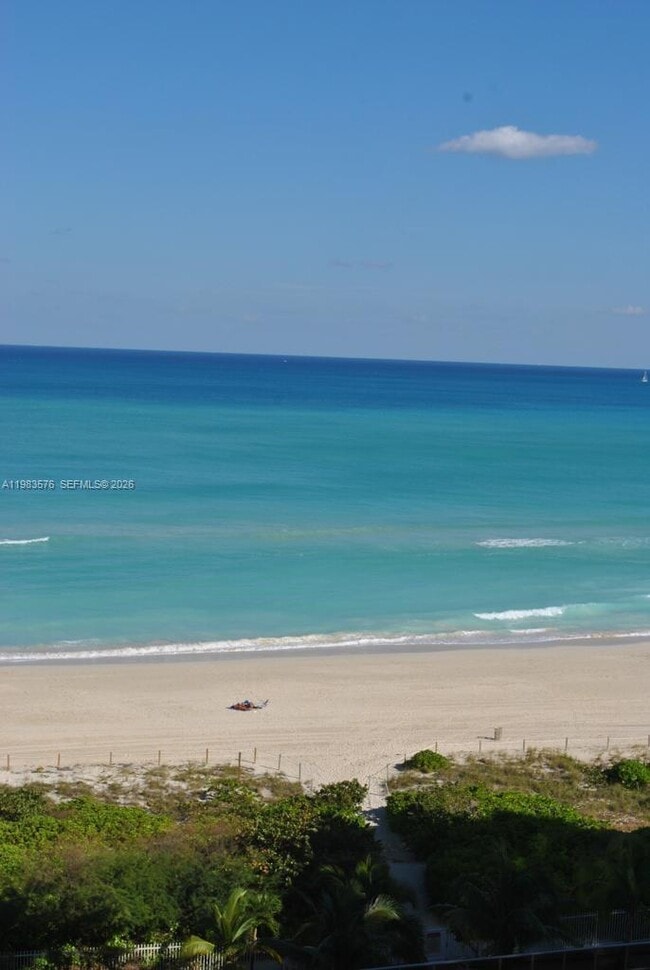 Building Photo - 6039 Collins Ave