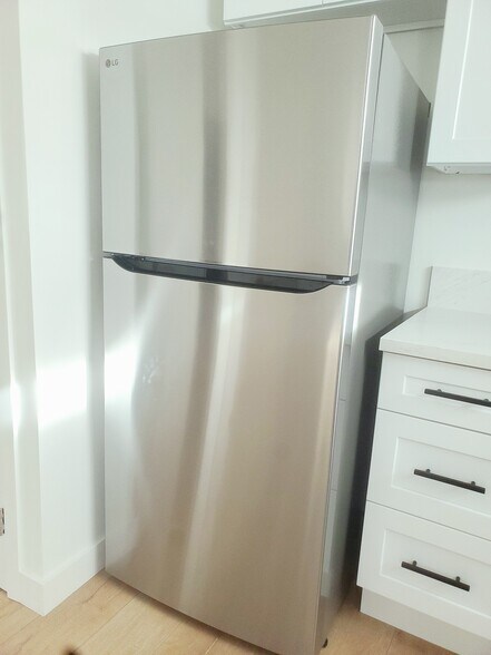 A NEW FRIDGE N FREEZER - 6038 Maury Ave