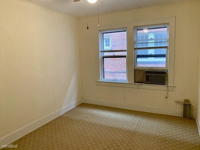 Building Photo - 2106 Surrey Rd