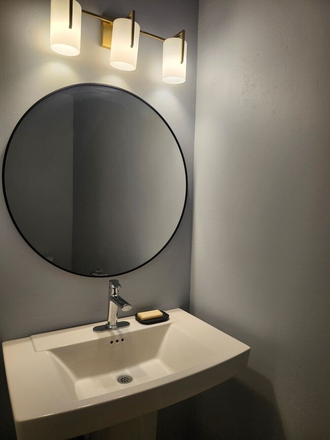 Building Photo - Charming Home Next To Sunbrook Golf Club!