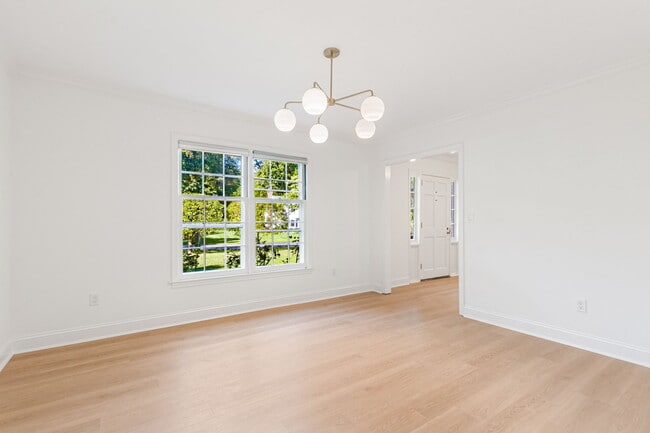 Building Photo - 18 Echo Ln