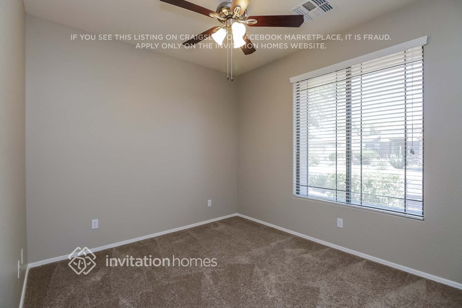 Building Photo - 155 E Canary Ct