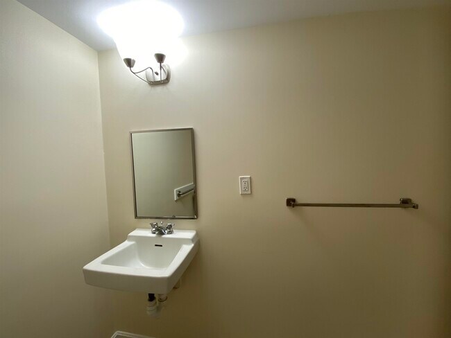 Building Photo - 100 Sentinel Court