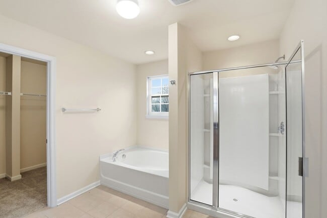 Building Photo - Move-In Ready Gem Near UNCC with Fresh Updates