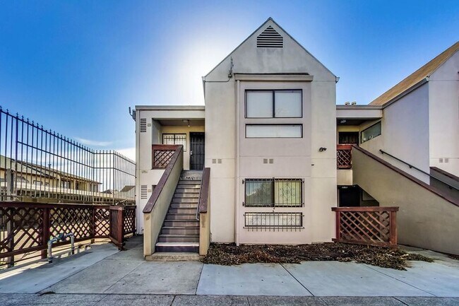 Building Photo - Updated Apartment near BART.  6 Weeks Free!