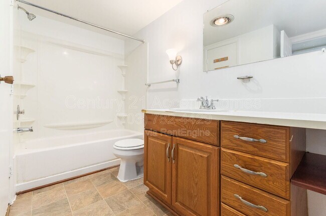 Building Photo - 5805 Royal Ridge Dr