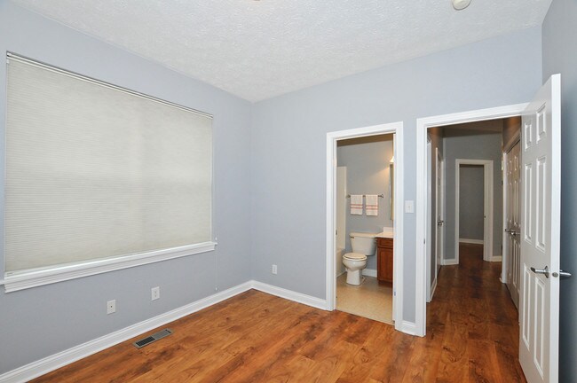 Building Photo - 517 E 23rd St