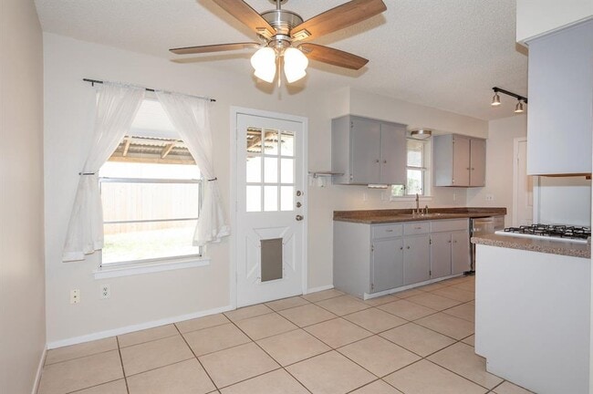 Building Photo - 8202 Longview Rd