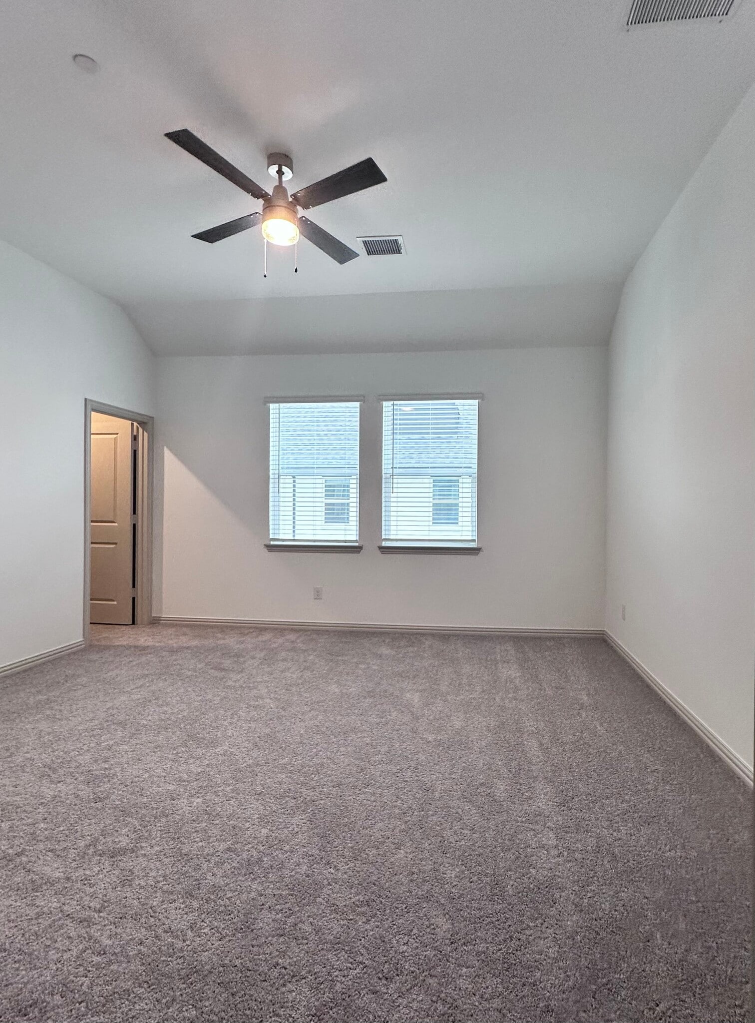 Building Photo - 609 Friendswood Dr