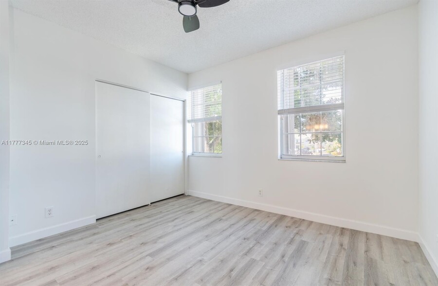 SO FLO Real Estate Group 65 WHITEHEAD CIR WESTON - 65 Whitehead Cir