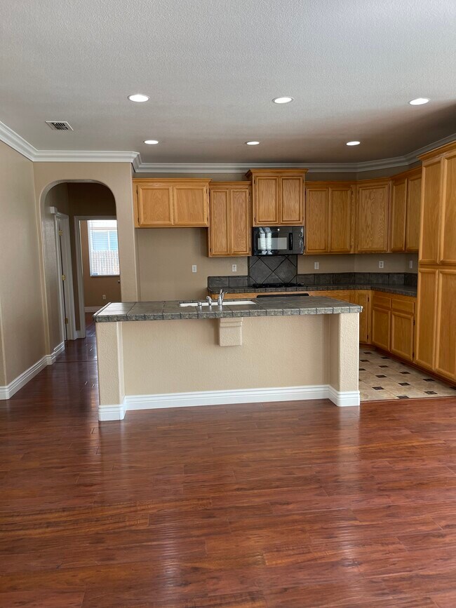 Building Photo - 1370 Oregon Creek Way