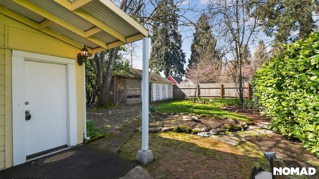 Building Photo - Charming 2BR House in Engelwood