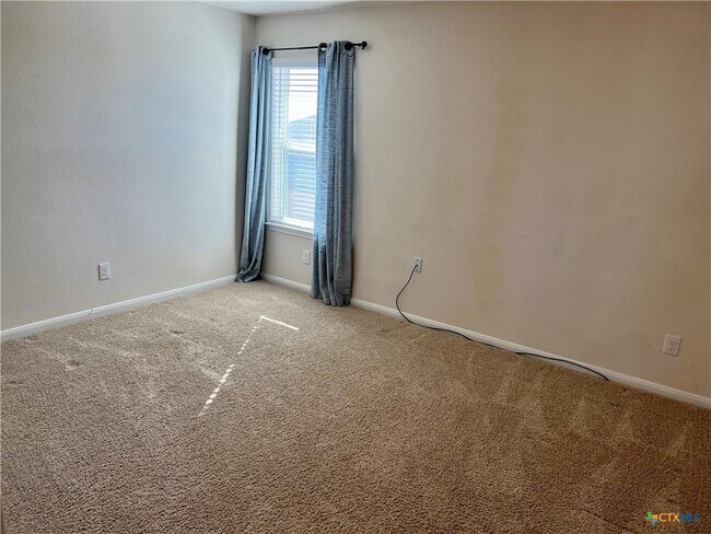 Building Photo - 533 Summersweet Rd