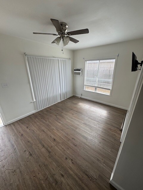 Building Photo - 2107 N Raymond Ave