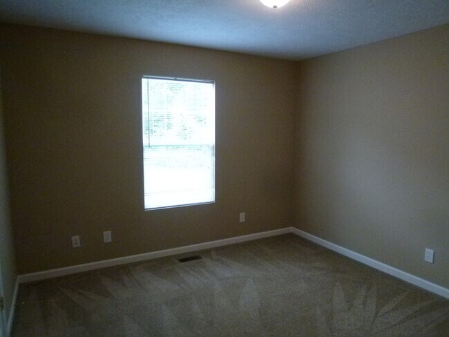Building Photo - Spacious East Side 4 Bed 2 Bath Home, 2-Car Garage, Total Electric, Pets Welcome!