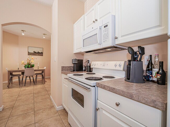 Building Photo - 5020 Fairways Cir