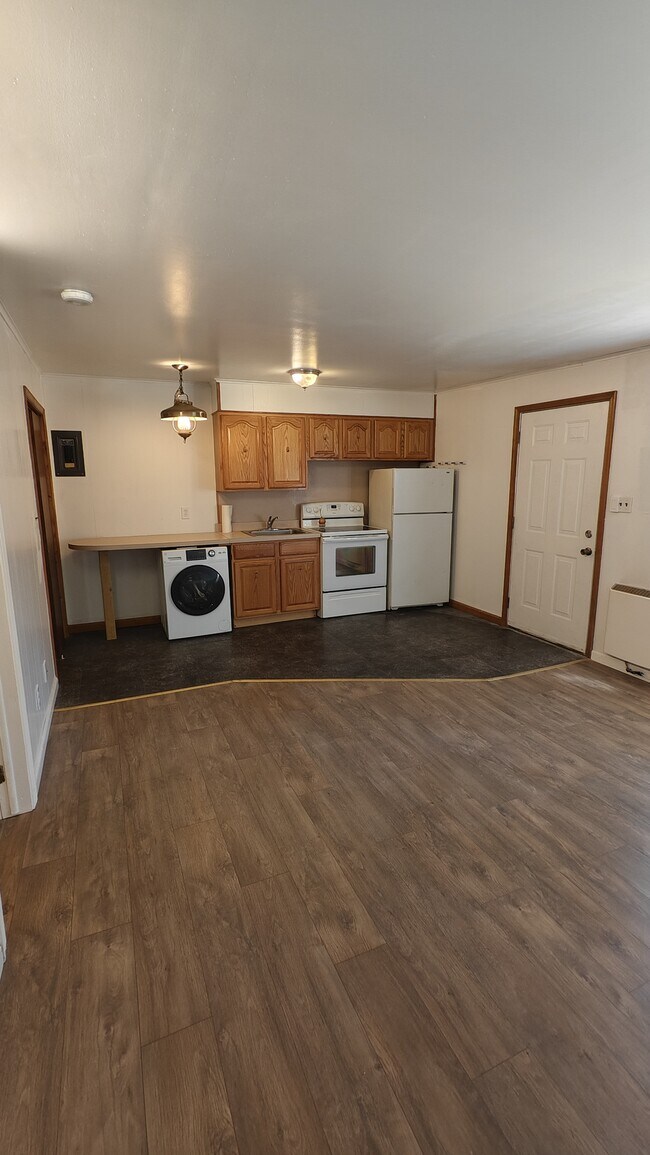 Building Photo - Chestnut Grove Village 13, 14, 15, 16