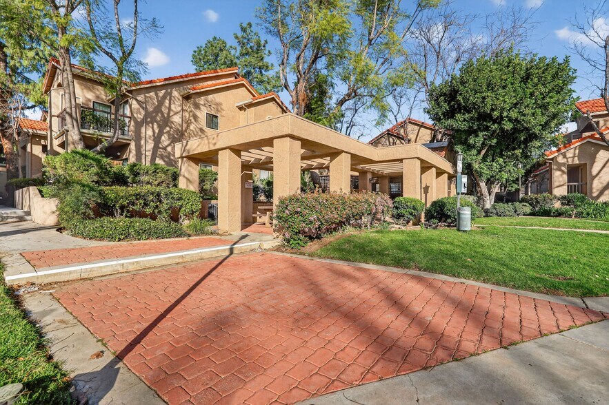 Building Photo - 2381 Archwood Ln