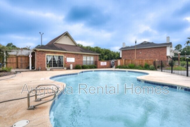 Building Photo - 2515 Ctr W Pkwy