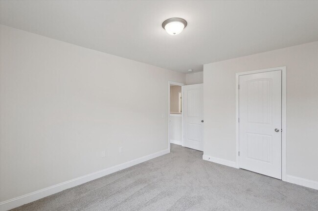 Building Photo - $500 RENT CREDIT | AVAILABLE NOW! (Small Pets Only)