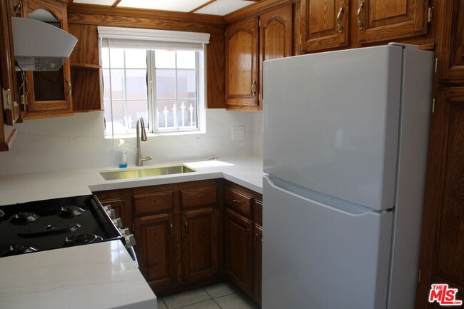 Building Photo - 1402 Celis St