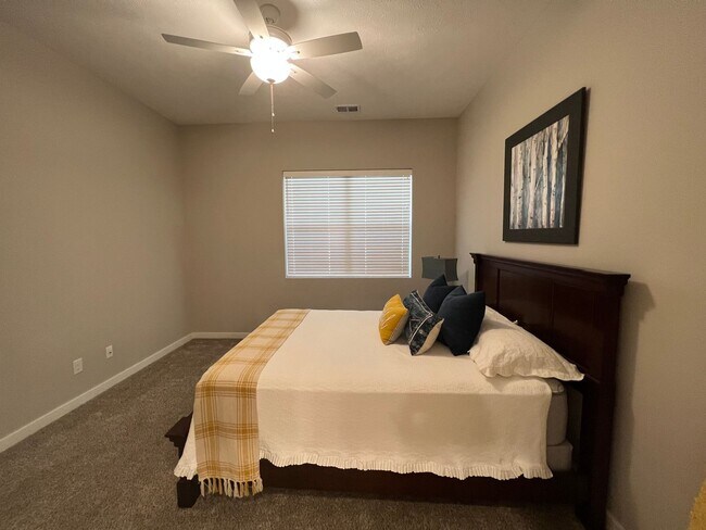 Building Photo - 1717 Hillcrest Dr