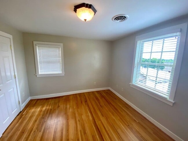 Building Photo - JUST REDUCED!!  Gorgeous 3 Bedroom Renovat...