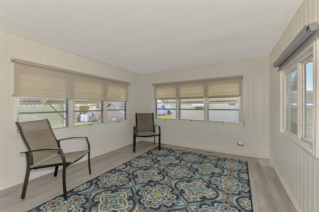 Building Photo - 226 3rd St E