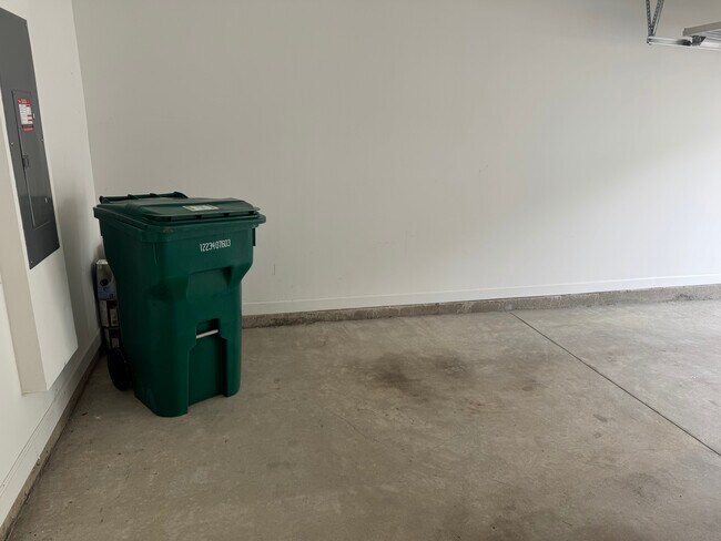 Building Photo - 340 Nettle Ln