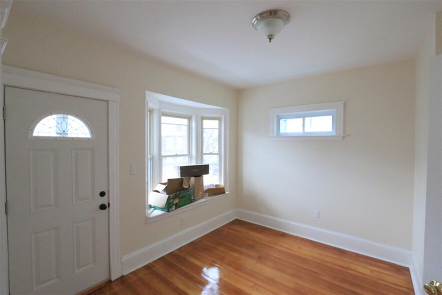 Building Photo - 14 Bay State Ave