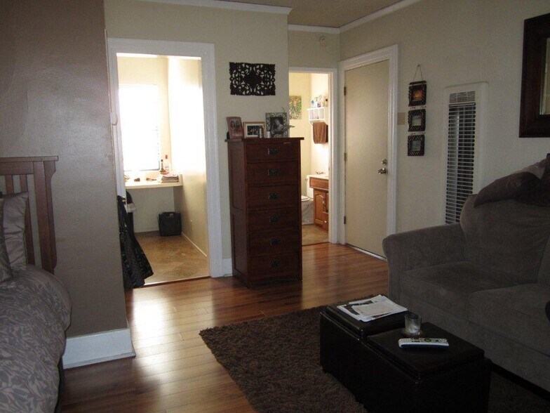 Building Photo - 3400 E 2nd St