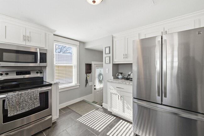 Building Photo - 26 Snow St