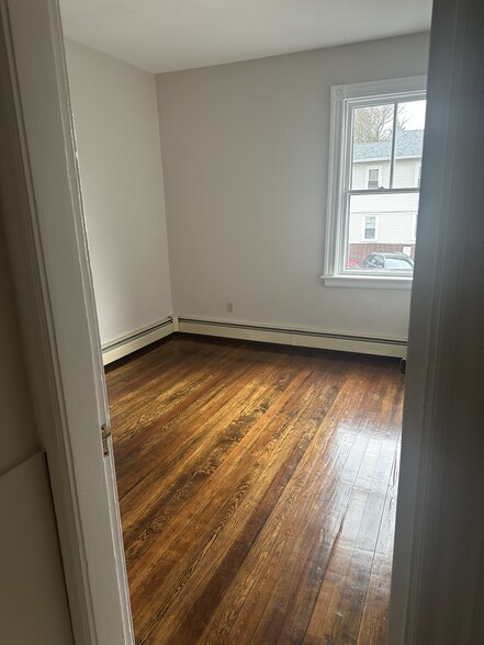 Building Photo - 504 Broadway