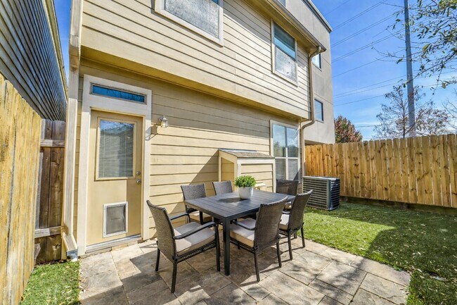 Building Photo - 1303 Dorothy St