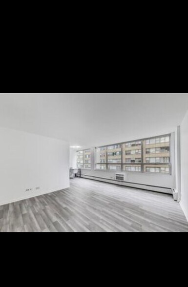 Building Photo - 6171 N Sheridan Rd