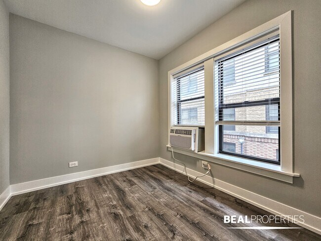 Building Photo - 711 W Brompton Ave
